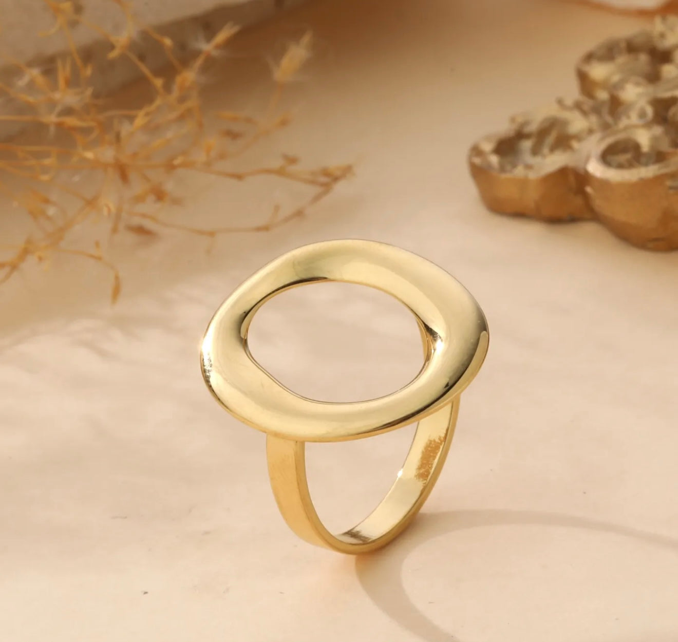 Mae Ring